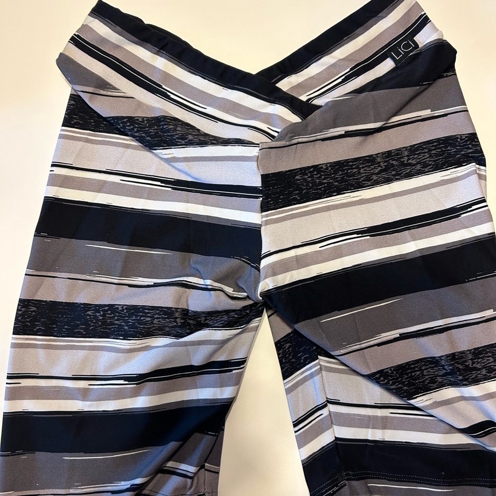 LiCi FIT Slate Scrunch Shorts size Medium